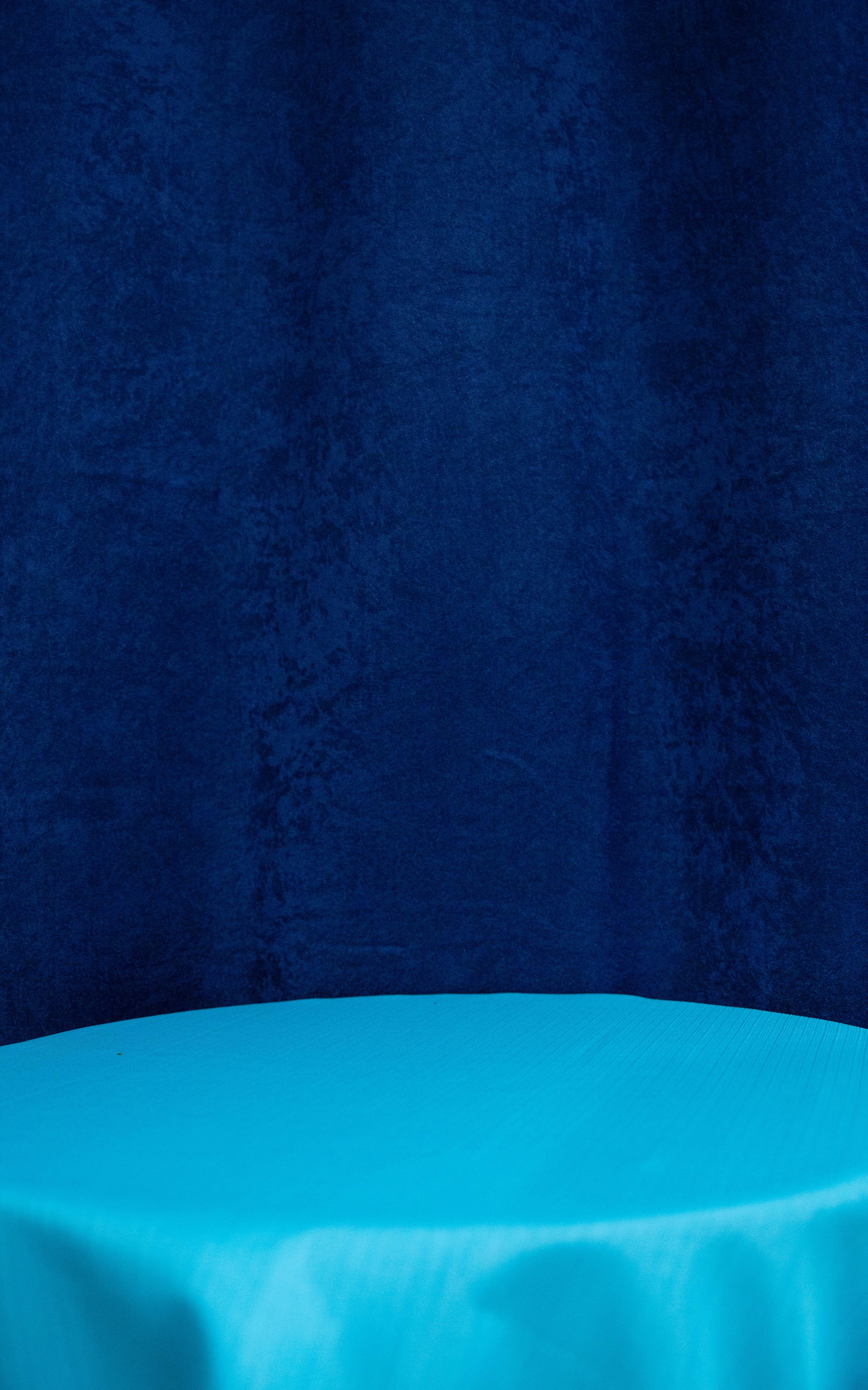 light-blue-round-table-with-a-dark-blue-backdrop.jpg