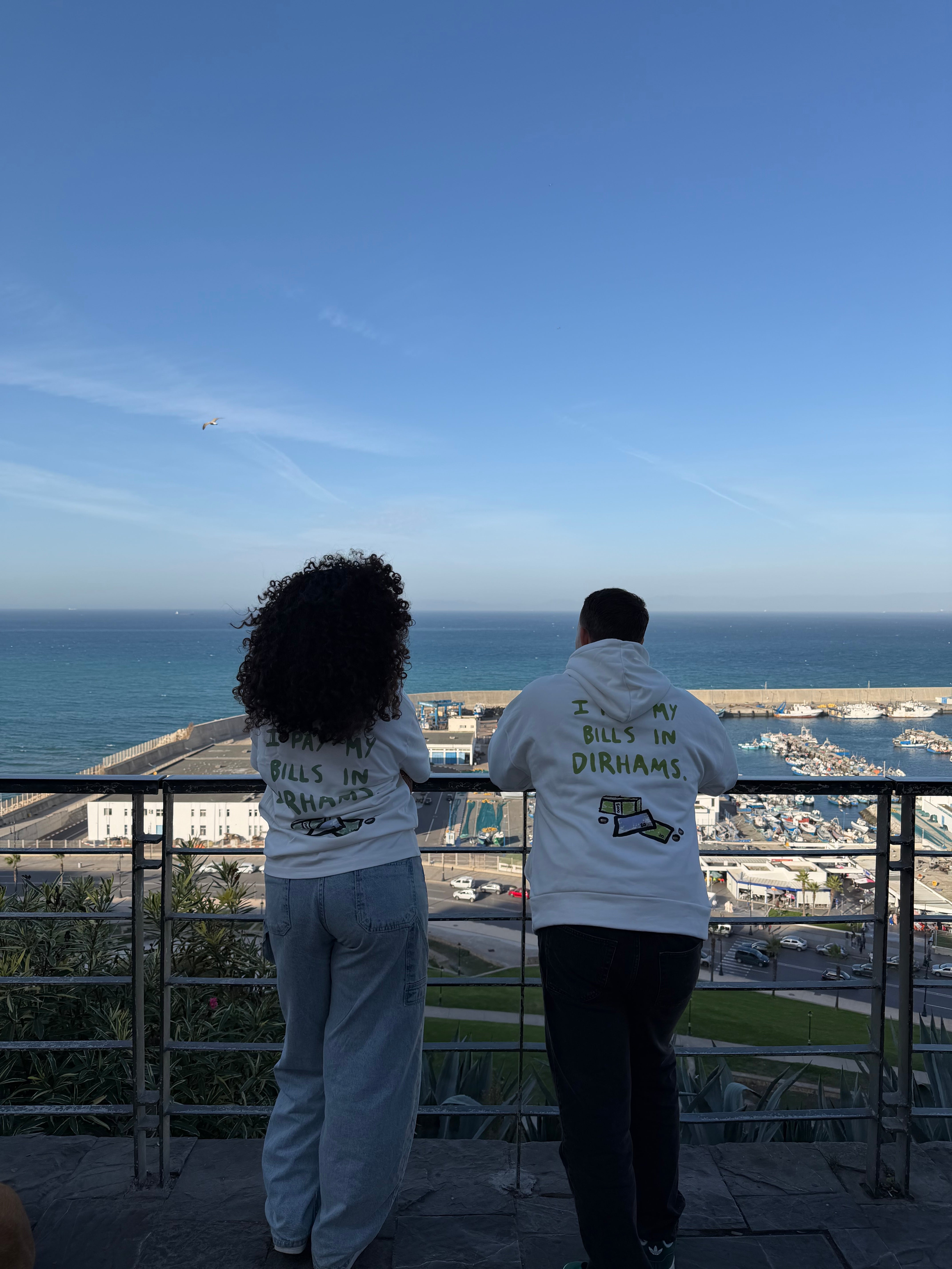 SWEAT SHIRT « I PAY MY BILLS IN DIRHAMS »